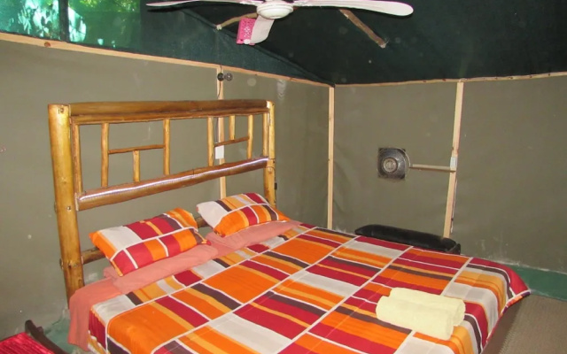 Amanzimlotzi Riverside Bush Camp
