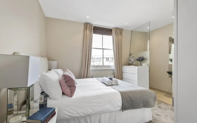 Stylish Chiswick Park Apartment