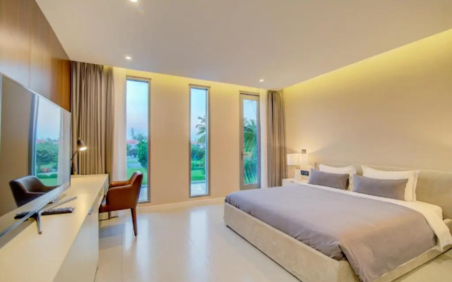 Five Stars 5 Bedrooms And 1 Movie Room Beachfront