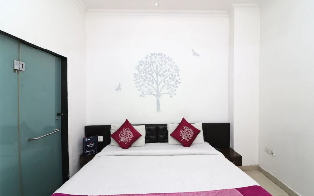 Hotel Crown Palace By OYO Rooms