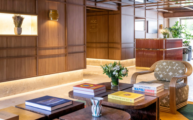 Hotel Ventura Saint-Tropez, Tapestry Collection By Hilton