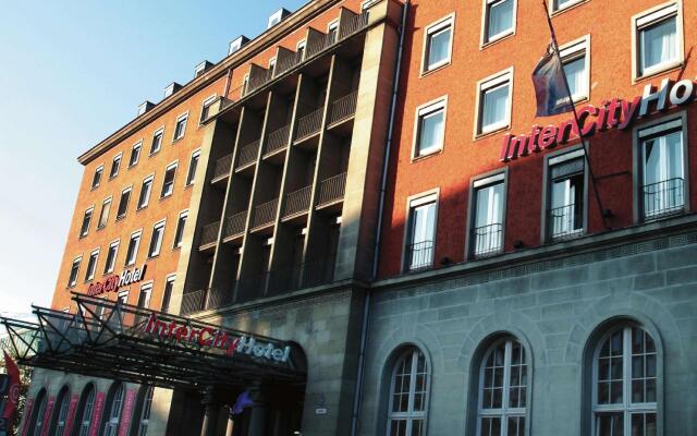 Отель Intercityhotel Munchen Мюнхен вид на фасад