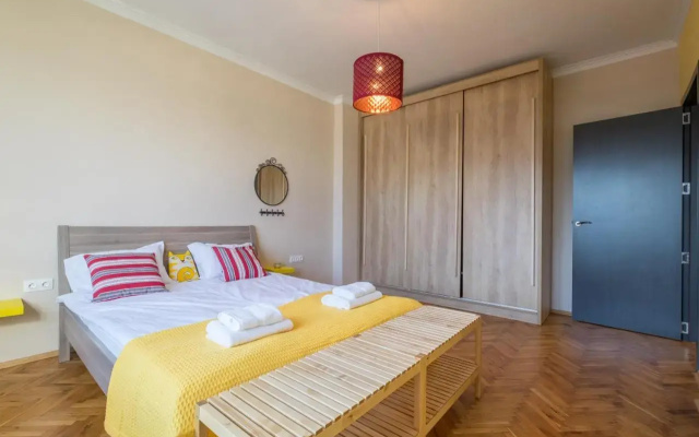 ARTistic & Spacious 2BD Central Apt