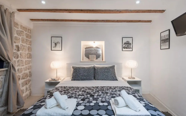Old Town Center Studio Apartments