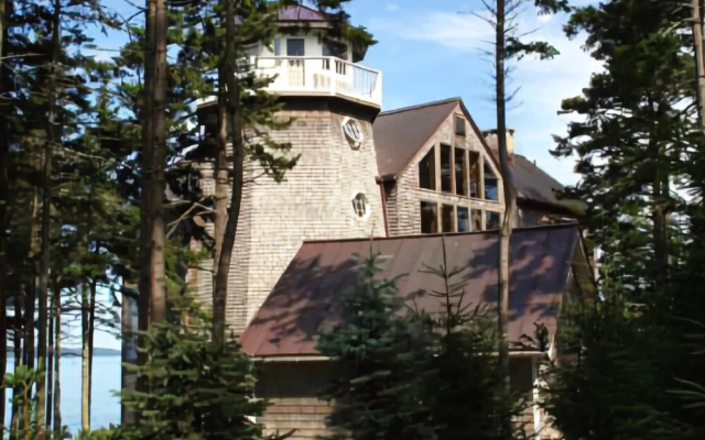 Lighthouse Point Estate - Two Bedroom Home