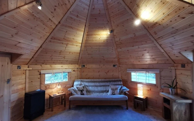 Charming 1-bed Cabin in Gaerwen