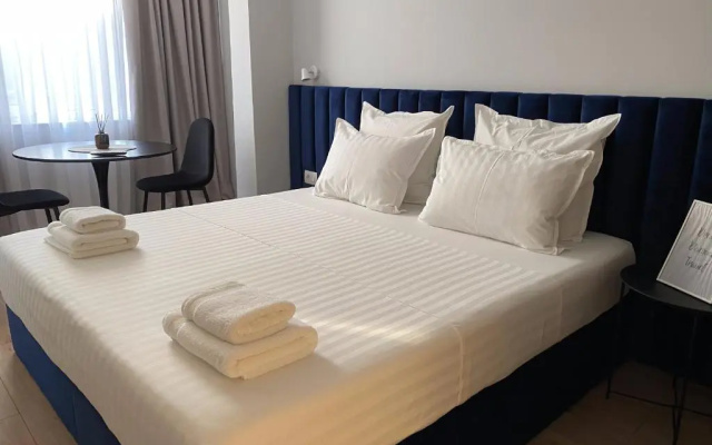 Living Studio Apartments