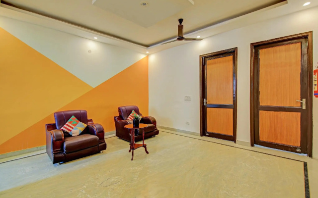 Neelam Villa by OYO Rooms