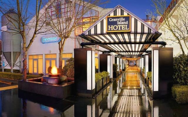 Отель Granville Island Hotel Канада, Ванкувер - отзывы, цены и фото номеров - забронировать отель Granville Island Hotel онлайн вид на фасад