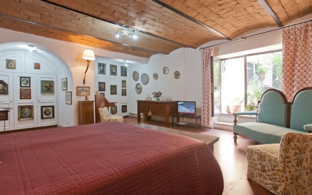 Апартаменты Rental in Rome Arco Ciambella Studio Рим комната для гостей