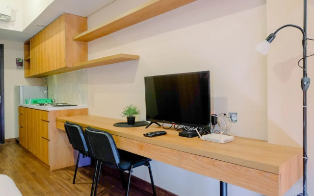 Warm Design Studio Apartment at Casa De Parco