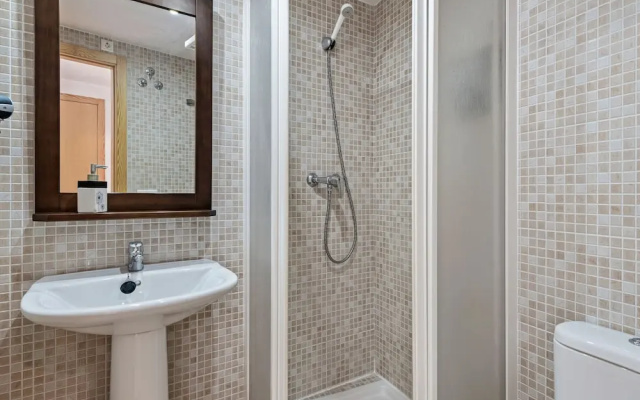 Modern Apartment in Gudar With Balcony