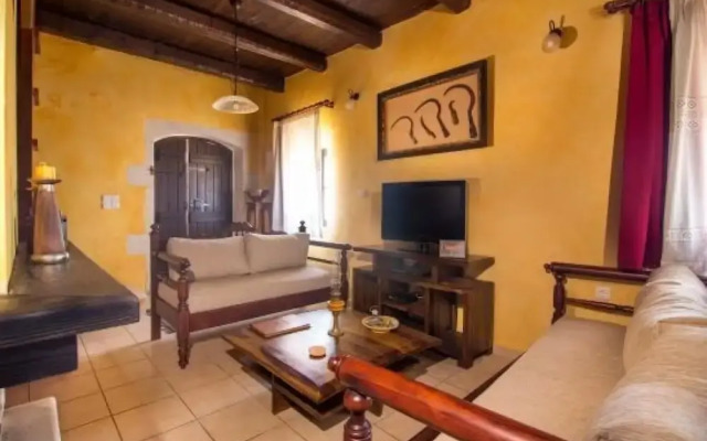 Samonas Traditional Villas Red Villa Fliskouni - 90m Maisonette