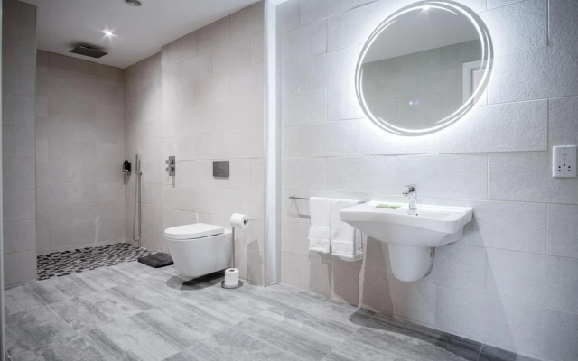 Suite 8 - Sleeping Giant Hotel - PEN Y CAE Inn