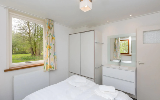 Appealing holiday home in Vrouwenpolder with garden