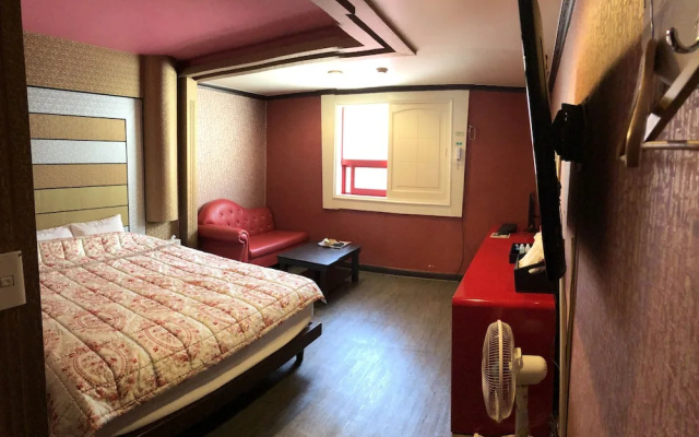 Public Hotel