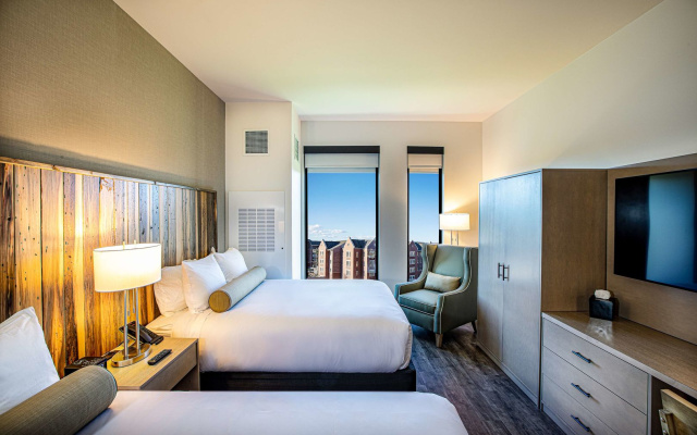 Hotel Maverick