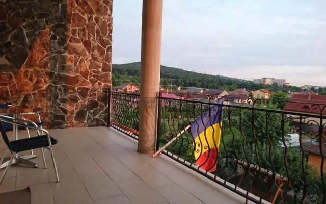 Casa cu flori