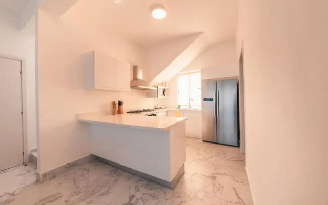 3br-penthouse w Jacuzzi Incl at Lake View