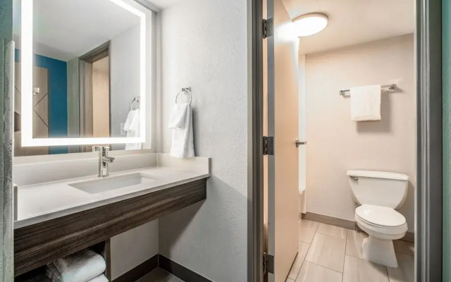 Holiday Inn Express & Suites Phoenix - Mesa West