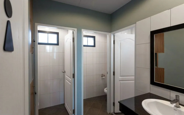 iNest Poshtel - Hostel