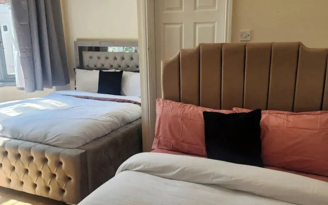 Tettenhall Road Retreat - Modern Apartment