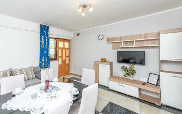 Silver Apartment
