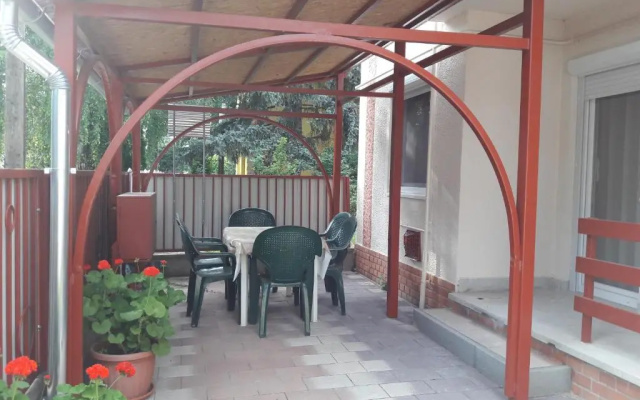 Gyöngyvirág Apartmanház