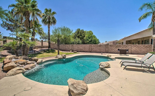 Chandler Retreat w/ Pool, Hot Tub & Grill!