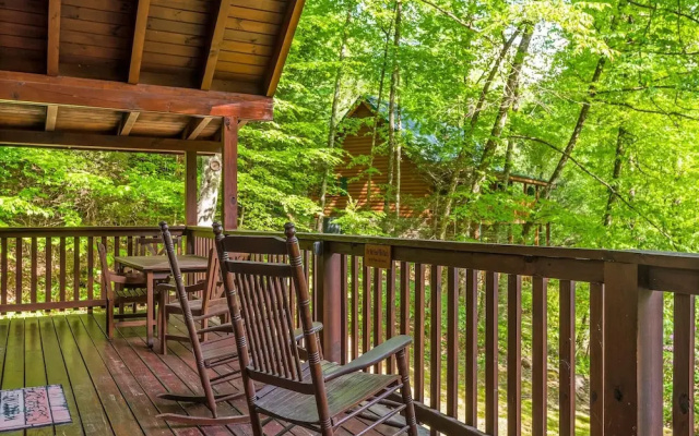 On Smoky Pond - 3 Br Cabin