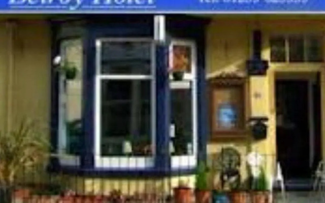 Belroy Hotel