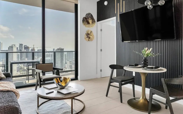 Penthouse 1BR Breathtaking City & Water Views