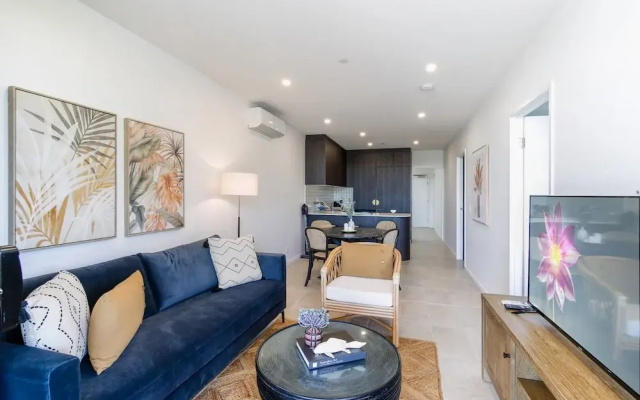 Elegant 2-bed Apartment With Incredible Bay Views