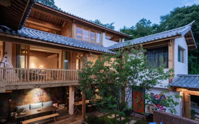 Shaxi Hill Flower Homestay