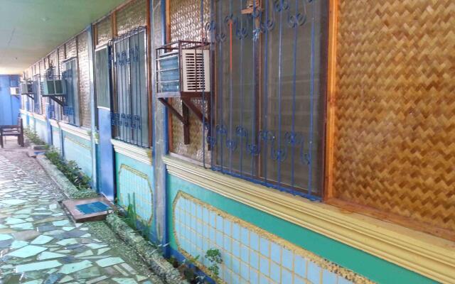 Отель Dhayne Bed and Breakfast - Hostel Филиппины, Пуэрто-Принцеса - отзывы, цены и фото номеров - забронировать отель Dhayne Bed and Breakfast - Hostel онлайн вид на фасад