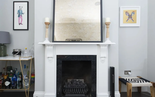 Stylish and Spacious 2BR House in Hammersmith