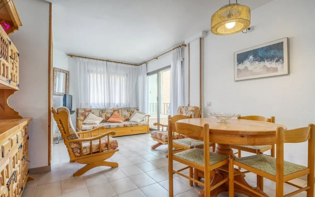 Apartment in Roses Near Platja del Eastrell
