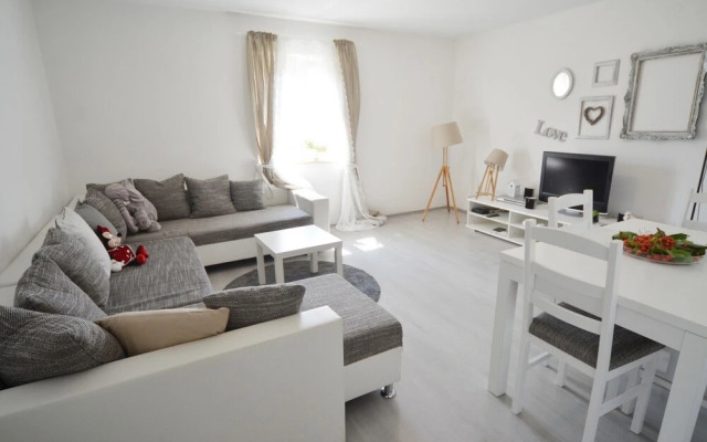 Kate Apartment