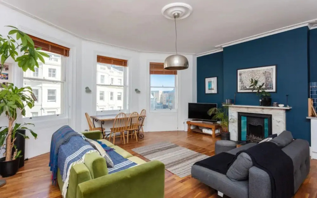 Spacious 1 Bedroom Apartment in Brighton Beside the Sea