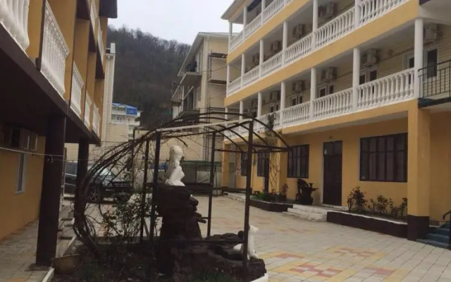 Estella Hotel