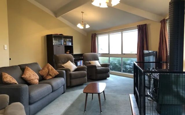 25 Chalet Crescent