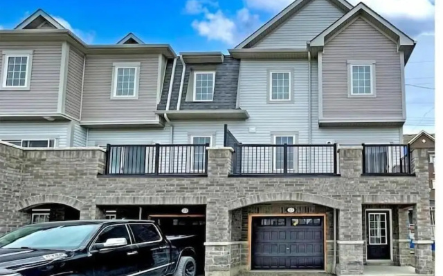 Elegant 3-bedroom House - Bowmanville