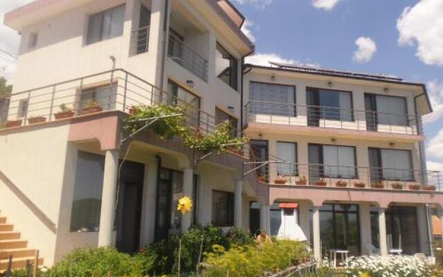 Отель Guest Rooms Yordanovi Балчик вид на фасад