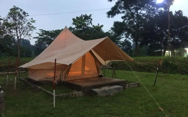 Puncak Camp Hills