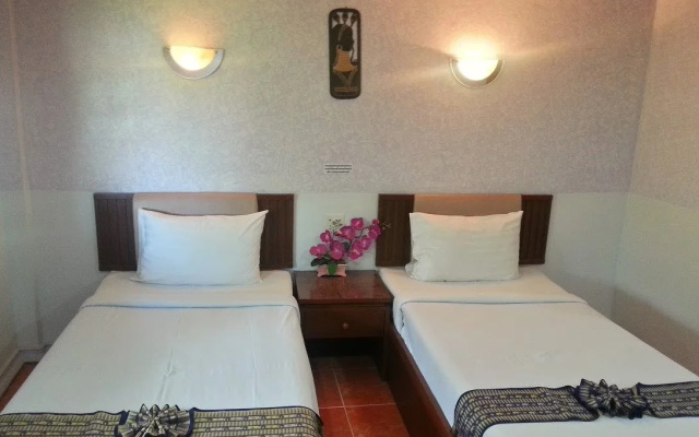 Holiday Hotel