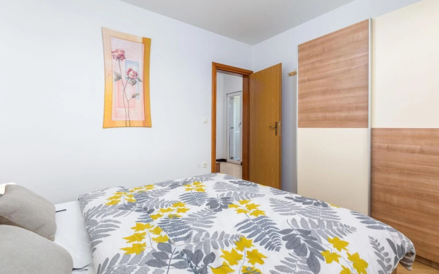 Amazing Apartment in Valbandon With Wifi and 2 Bedrooms