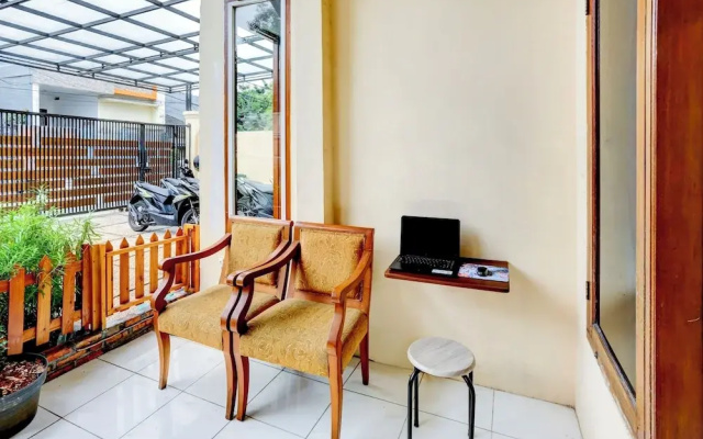 OYO 4009 Jabusimo Syariah Near Rumah Sakit Mitra Keluarga Kemayoran