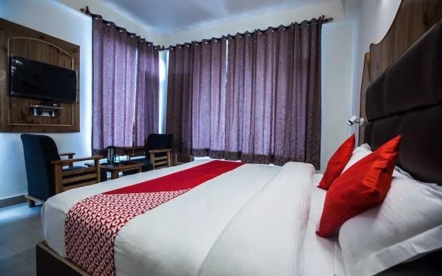 OYO 15074 Neha Regency