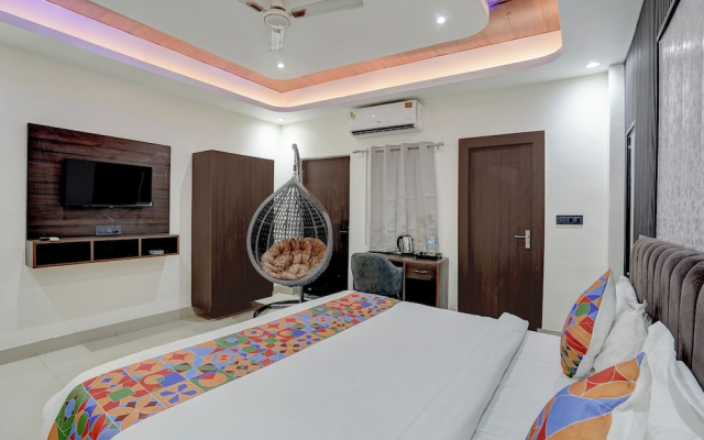 Fabhotel Ivory Loft