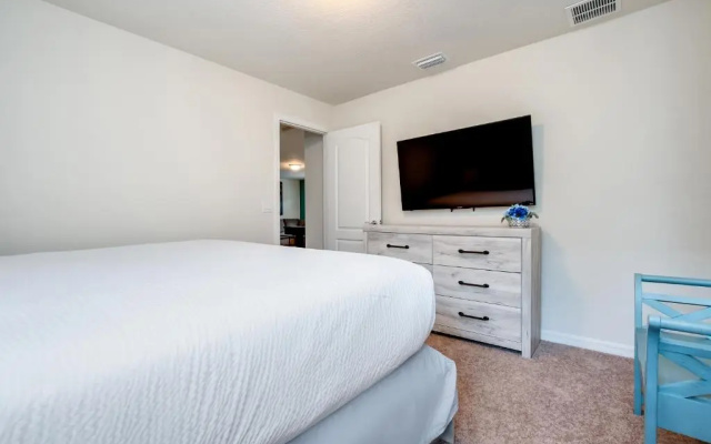 5541 Misty oak Circle